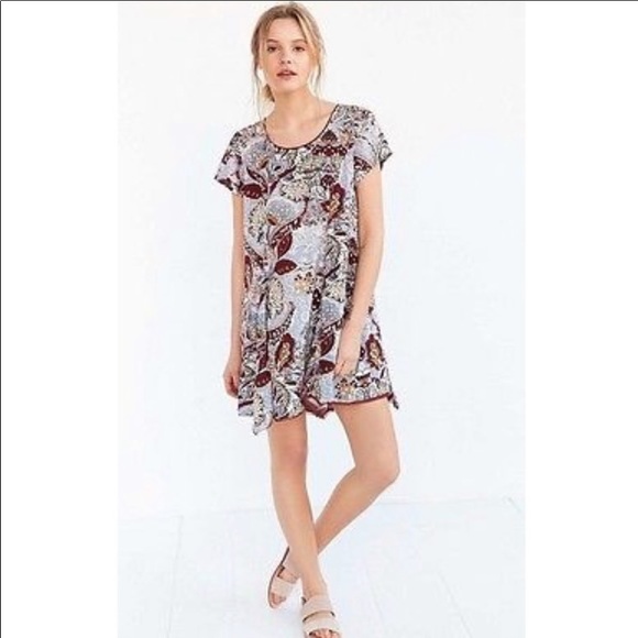 UO Silence + Noise Paisley Skater Babydoll Handkerchief Mini Dress - Picture 3 of 7